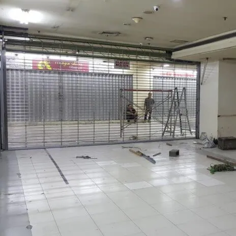 Rolling grille untuk deretan toko
