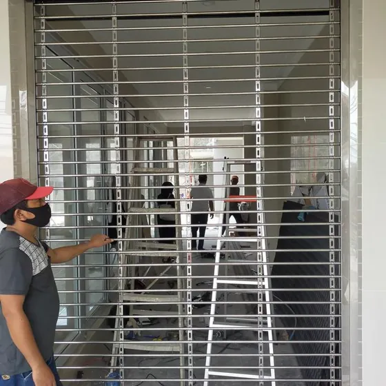 Rolling grille stainless