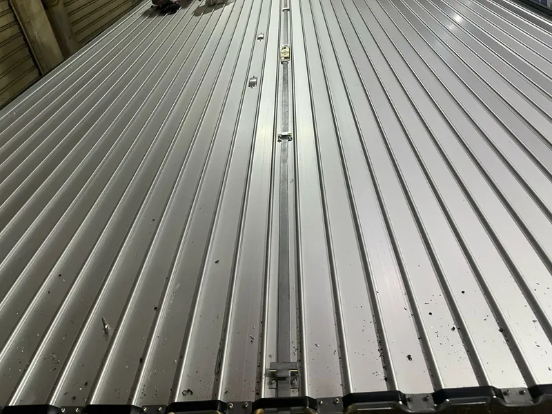 Detail slat rolling door aluminium